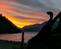 coucher_de_soleil 08/04/2019 - Encore un effet de ciel, et sans Photoshop s'il vous plait. Seul, pas un chat, pas de chien (chose rare), juste le clapotis du lac. J'y suis resté...